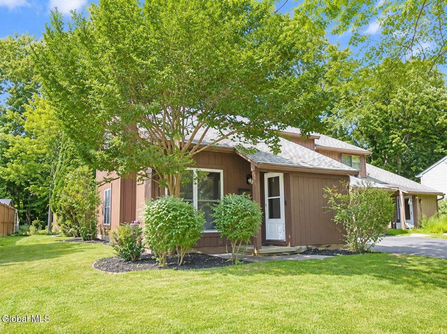 44 Thimbleberry Road – photo 1 of 26