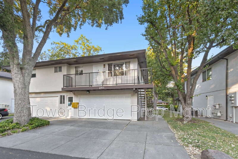 2911 Austin St – photo 1 of 35