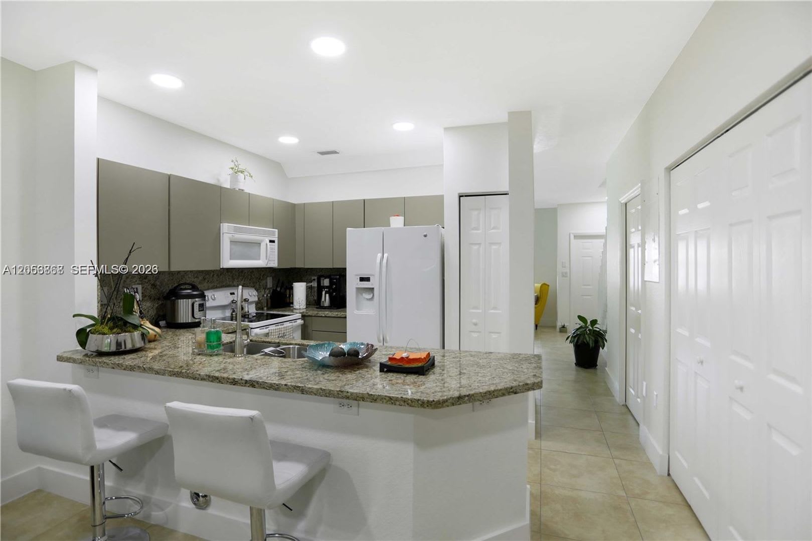 5701 Nw 114Th Court 106 Doral Fl 33178 3846 – photo 1