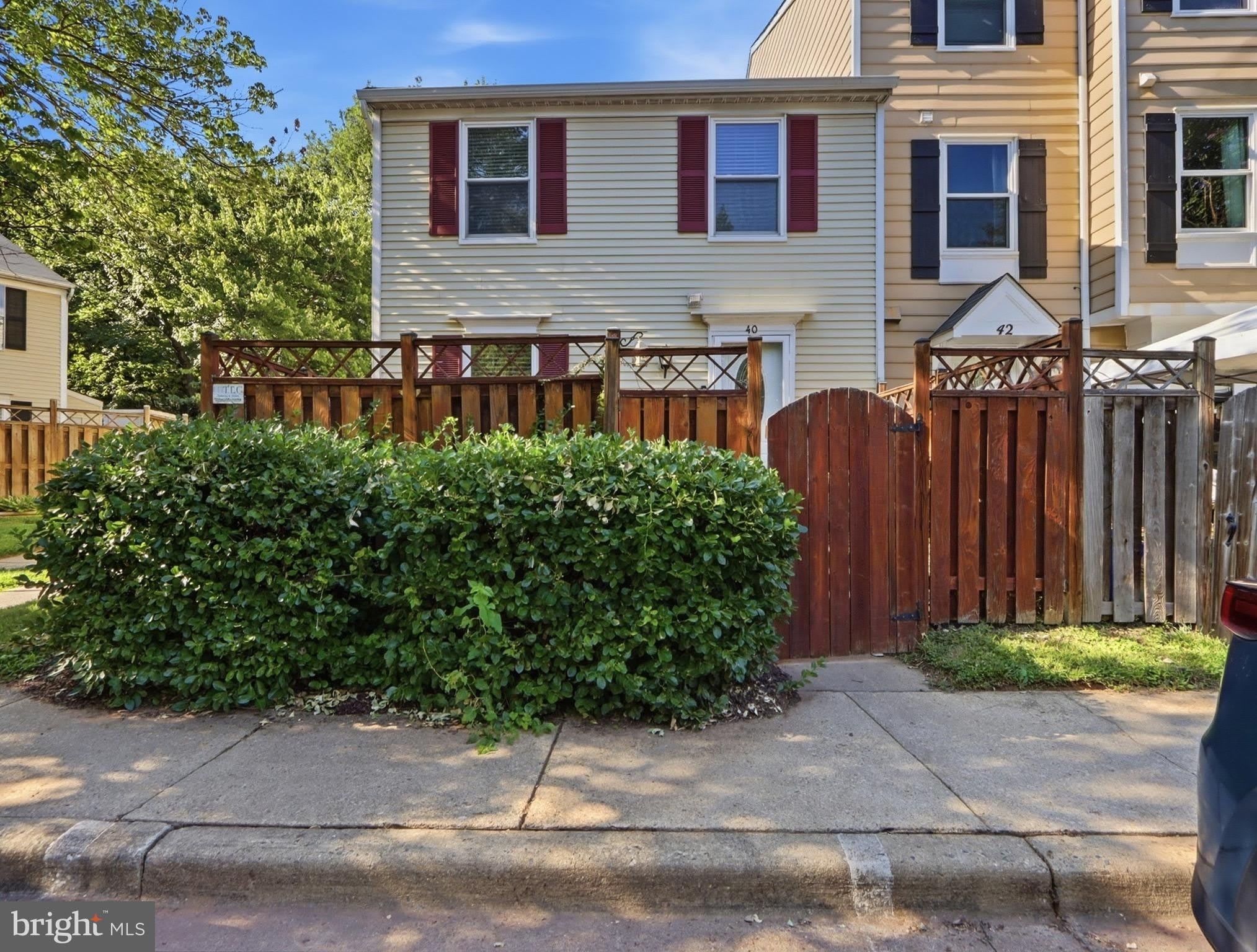 40 Whitechurch Court – photo 1 of 281