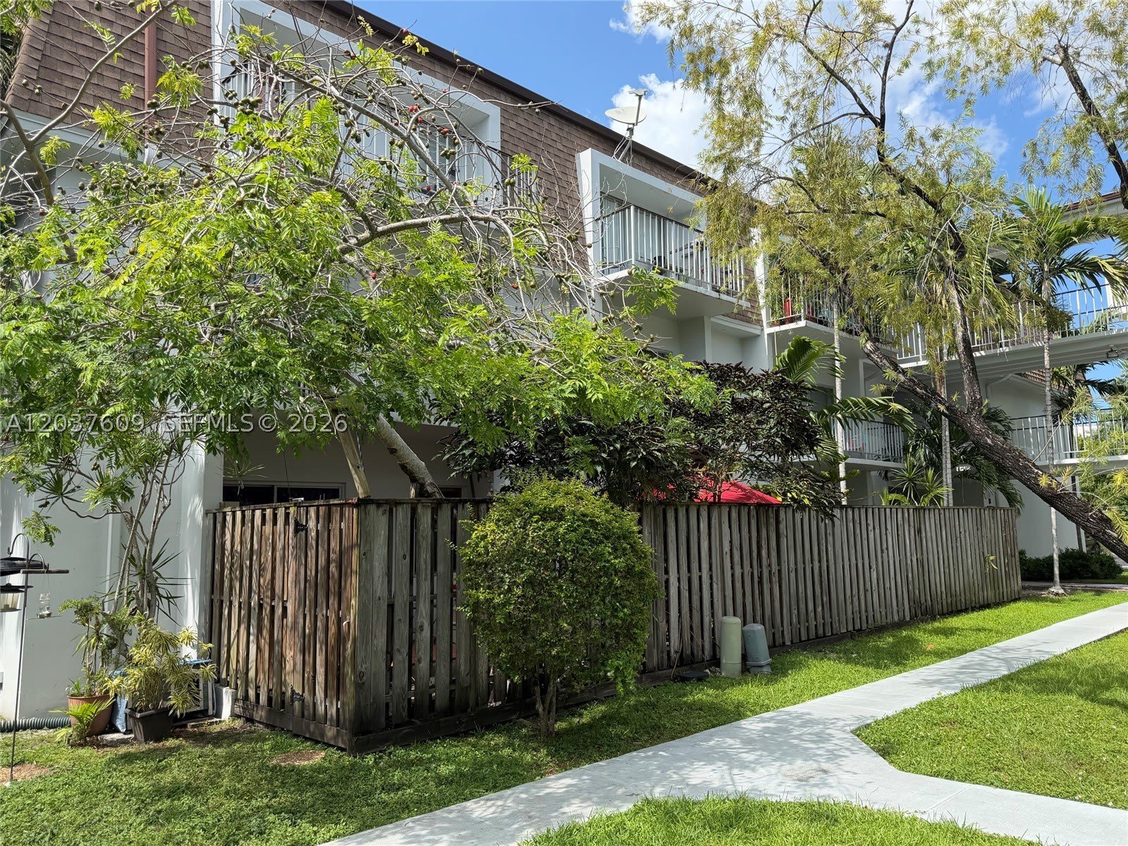 9621 SW 77th Ave – photo 1 of 11