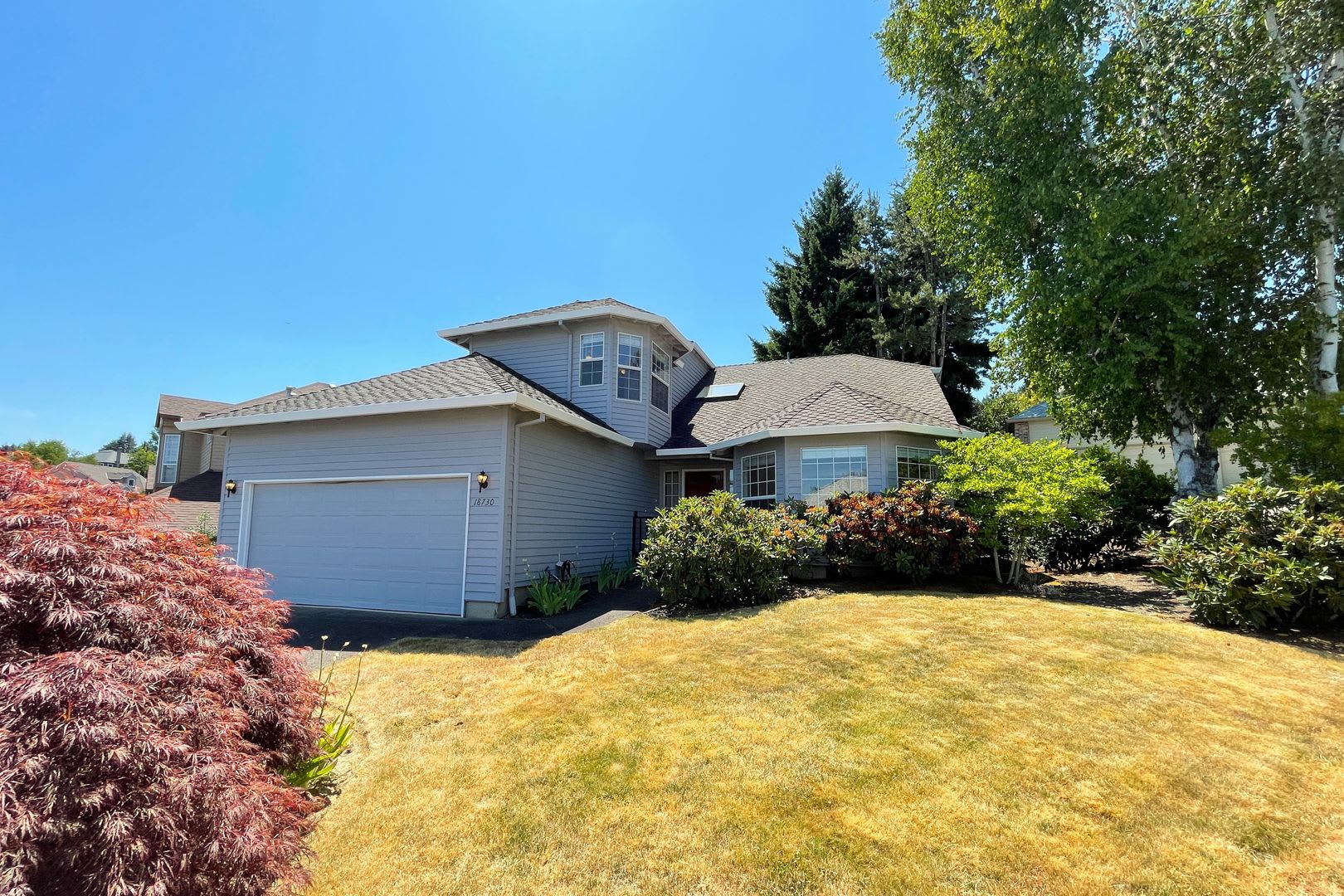 Gorgeous Beaverton home available with attached garage, fenced yard & more! – photo 1