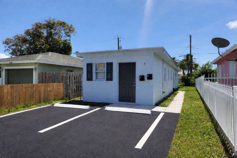 430 NW 12th Ave, Unit A – photo 1