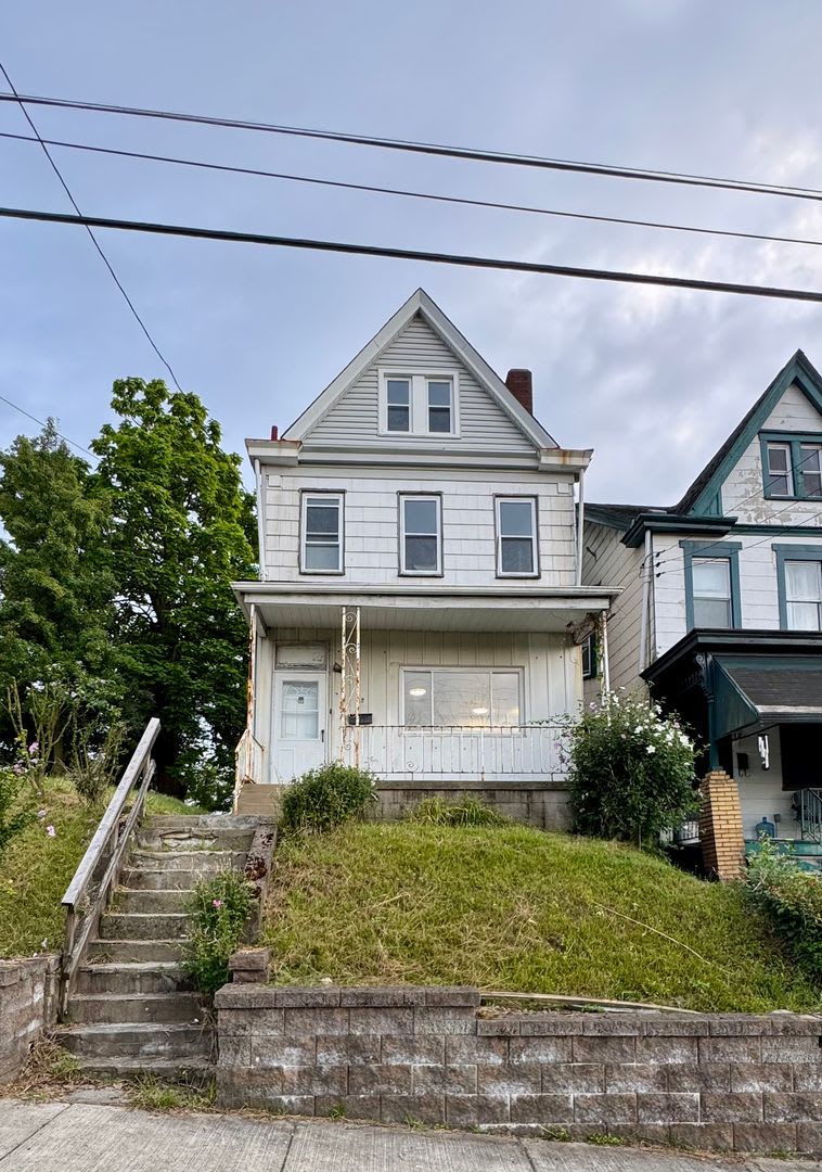 Charming 3 Bed 1 Bath Home! Recently Updated! – photo 1