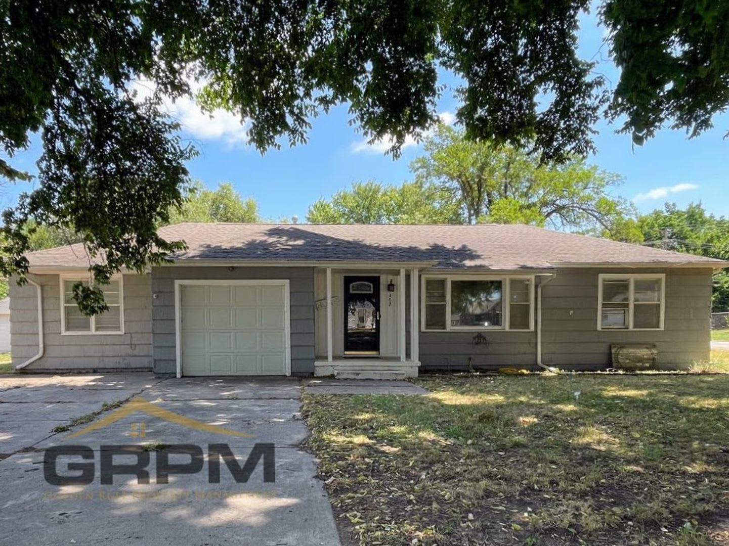Spacious 3-Bedroom, 2-Bathroom Home – photo 1 of 19