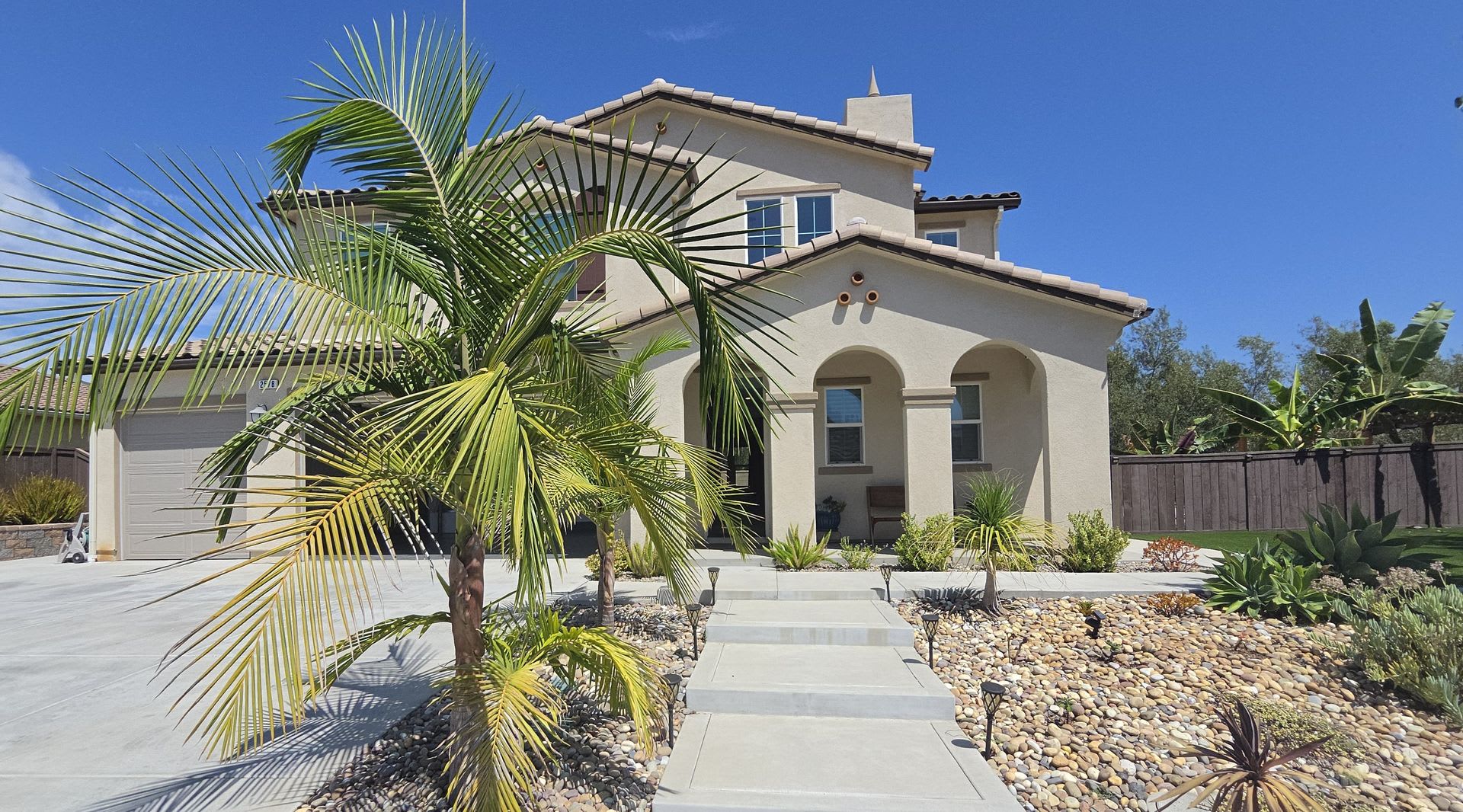 Beautiful Home In Oak Creek – photo 1