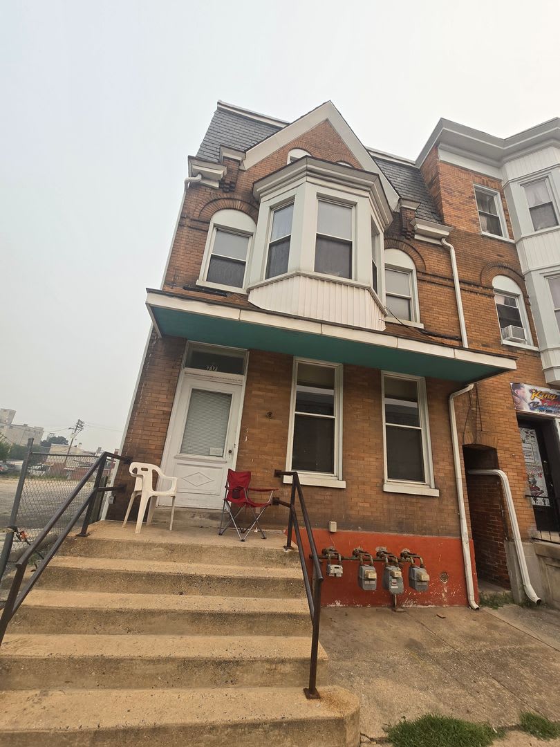 717 W Market St – photo 1
