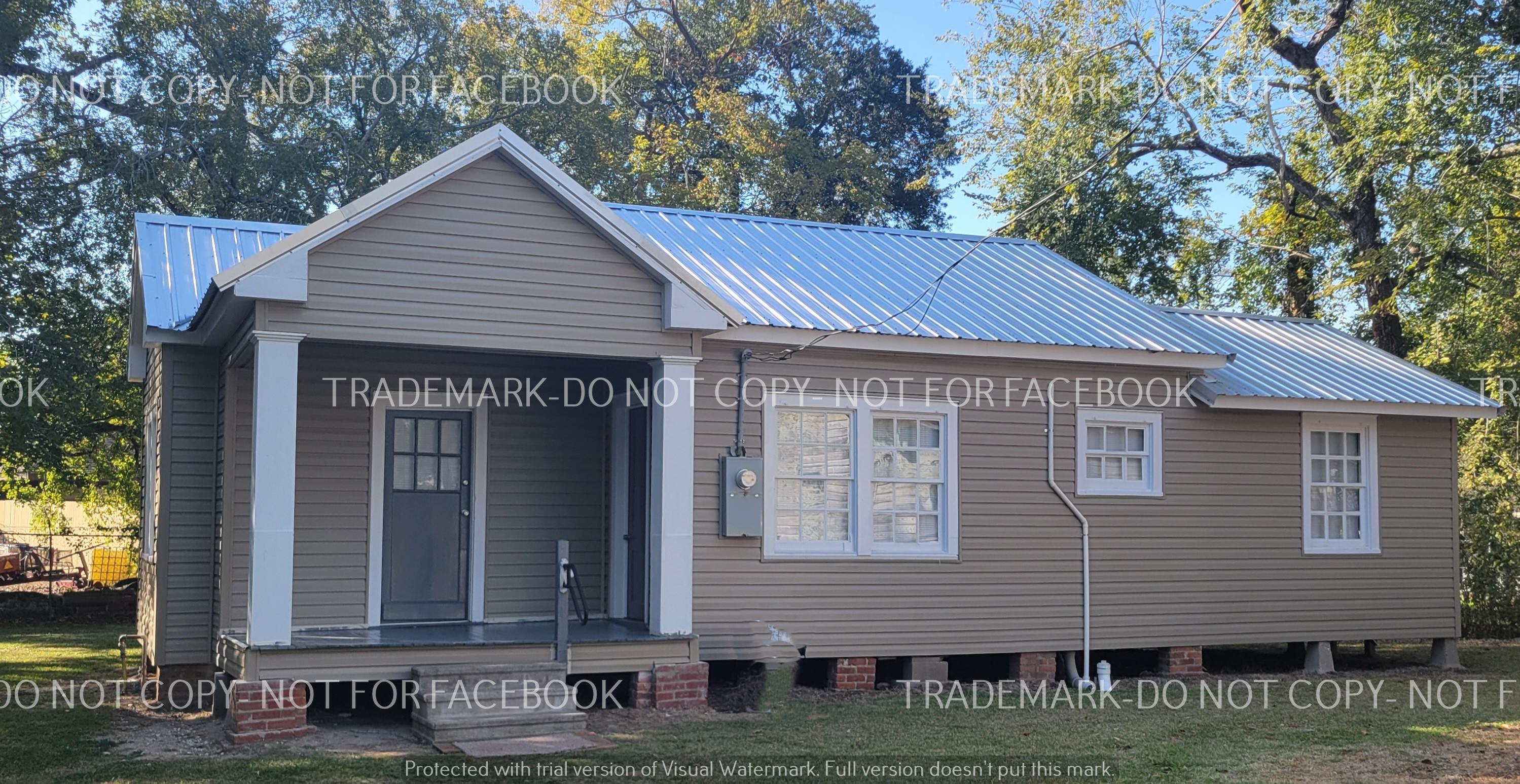 131 Eisenhower St – photo 1 of 9