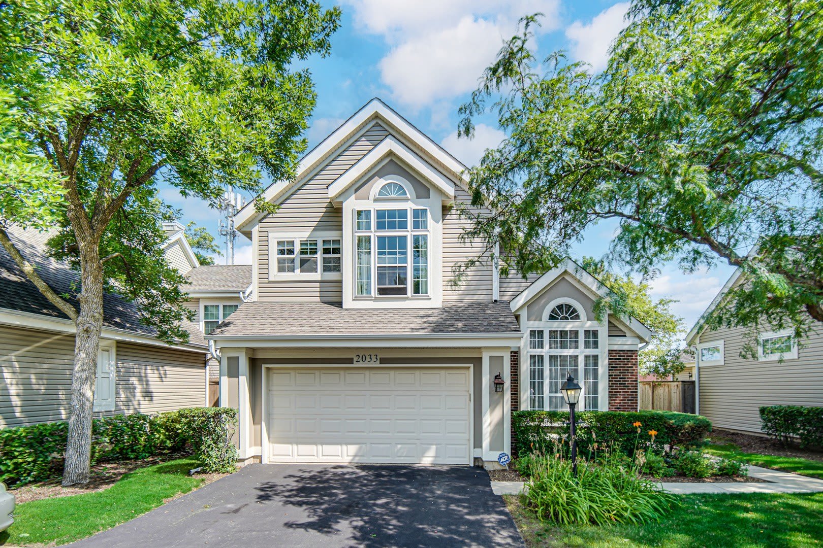 2033 N Evergreen Avenue – photo 1