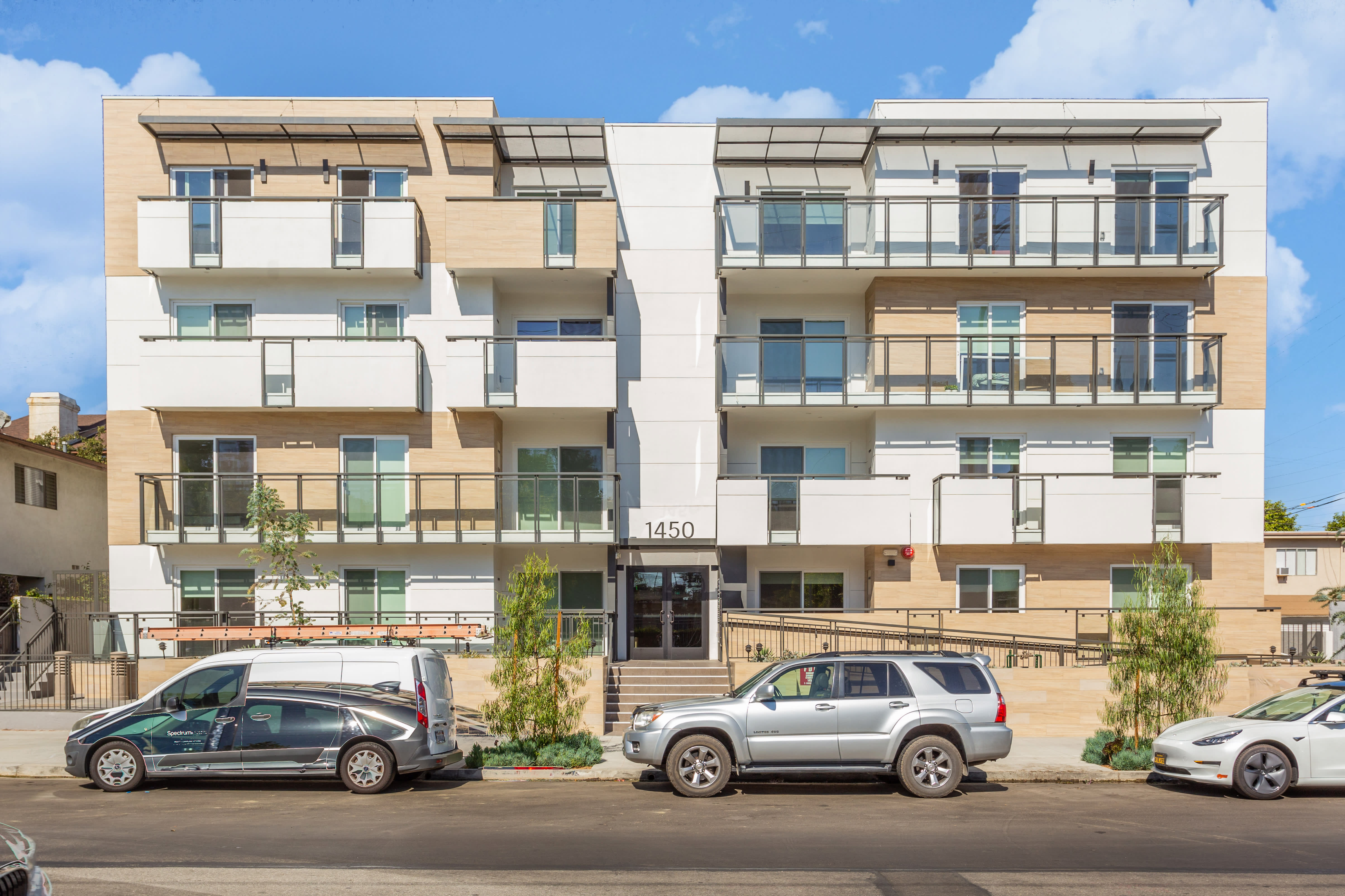 1450 S Barrington Ave – photo 1