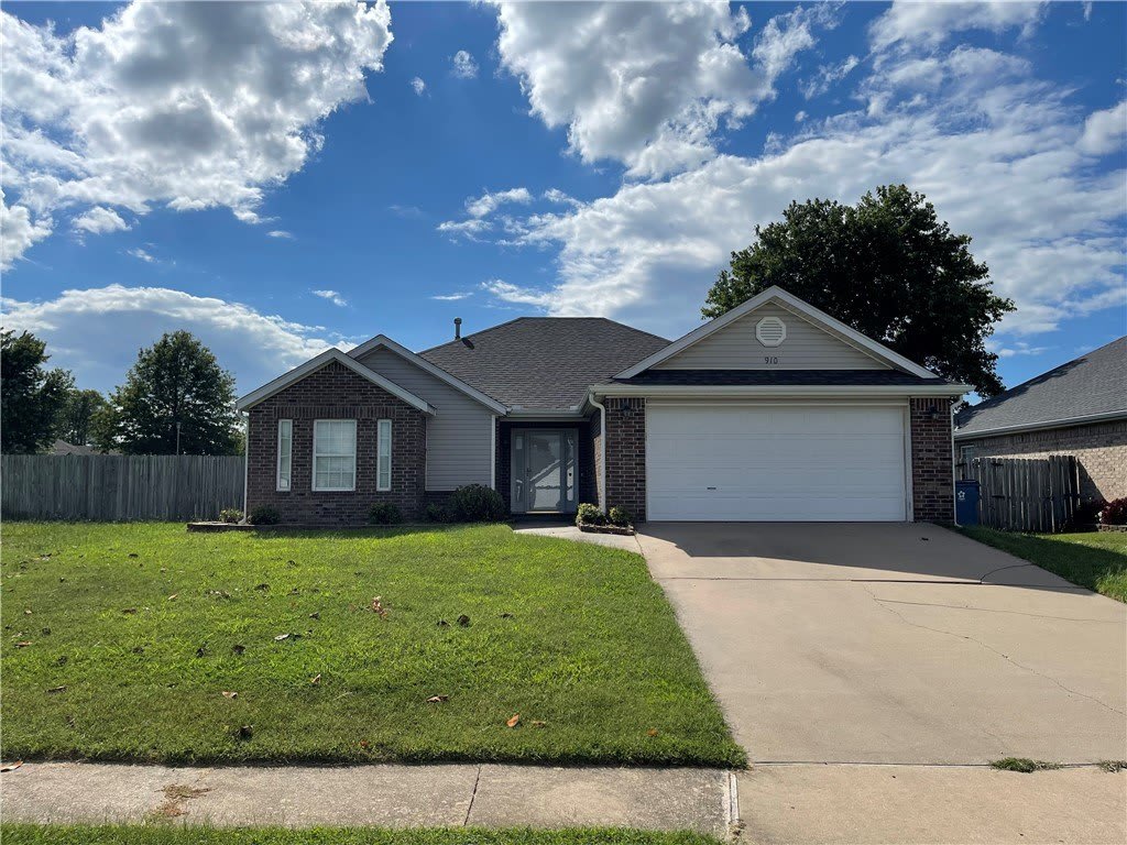 910 SW Cheyenne Drive – photo 1