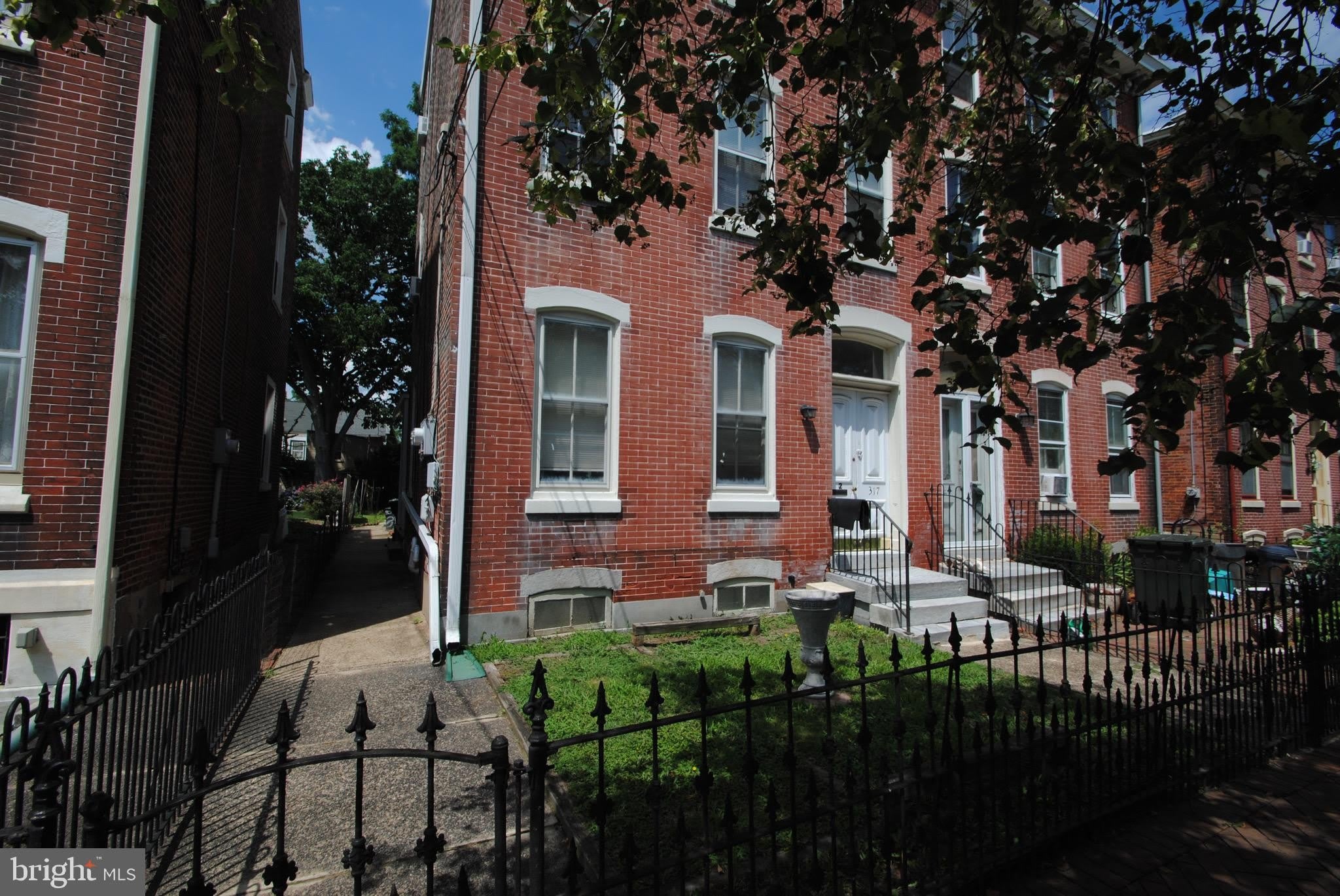 317 E UNION Street – photo 1 of 101