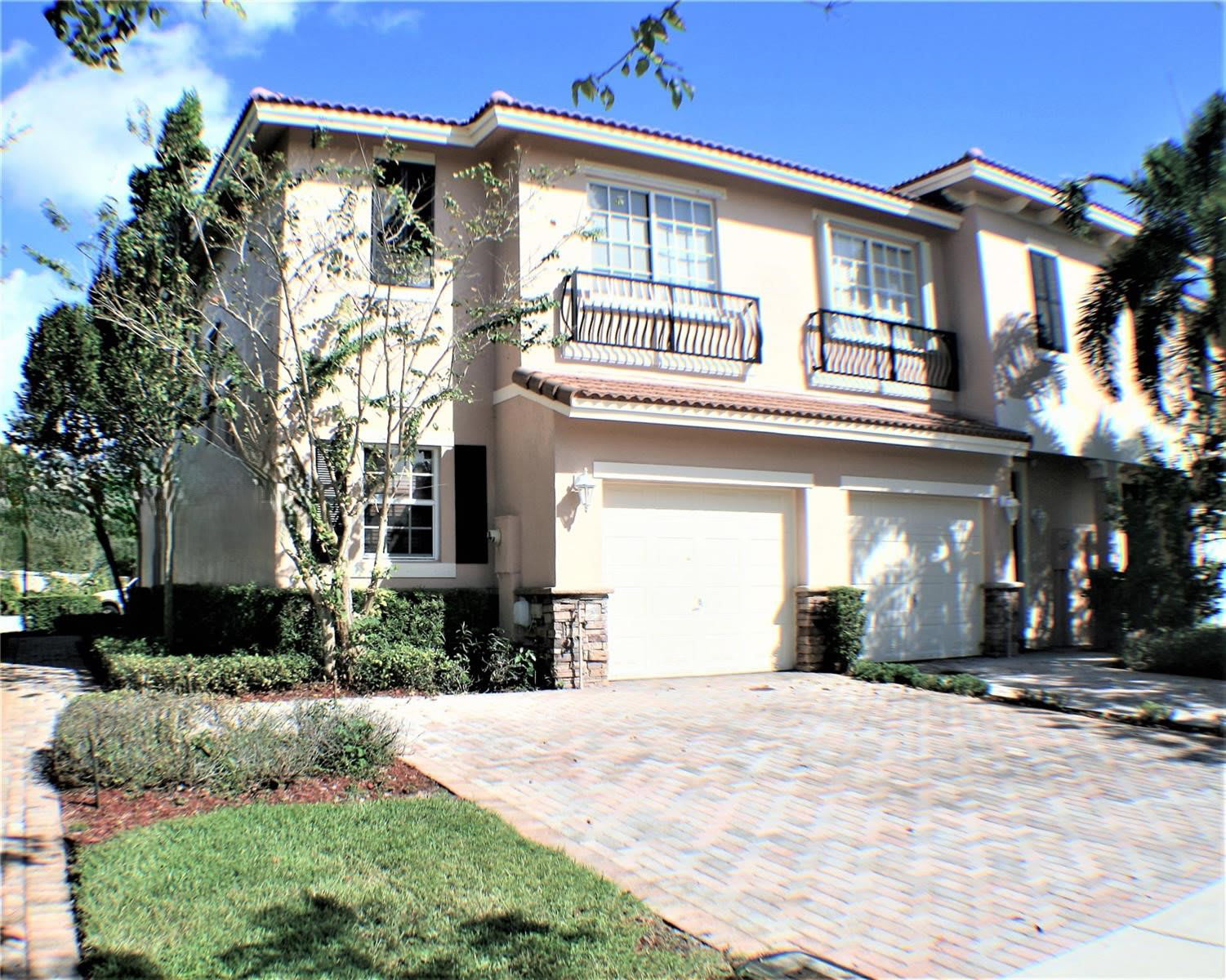 202 Las Brisas Circle – photo 1