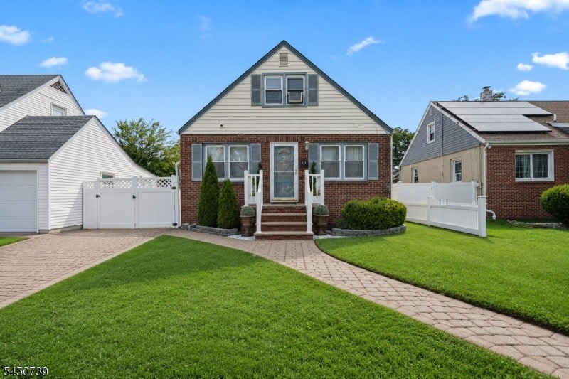 717 Sheridan Ave – photo 1 of 14