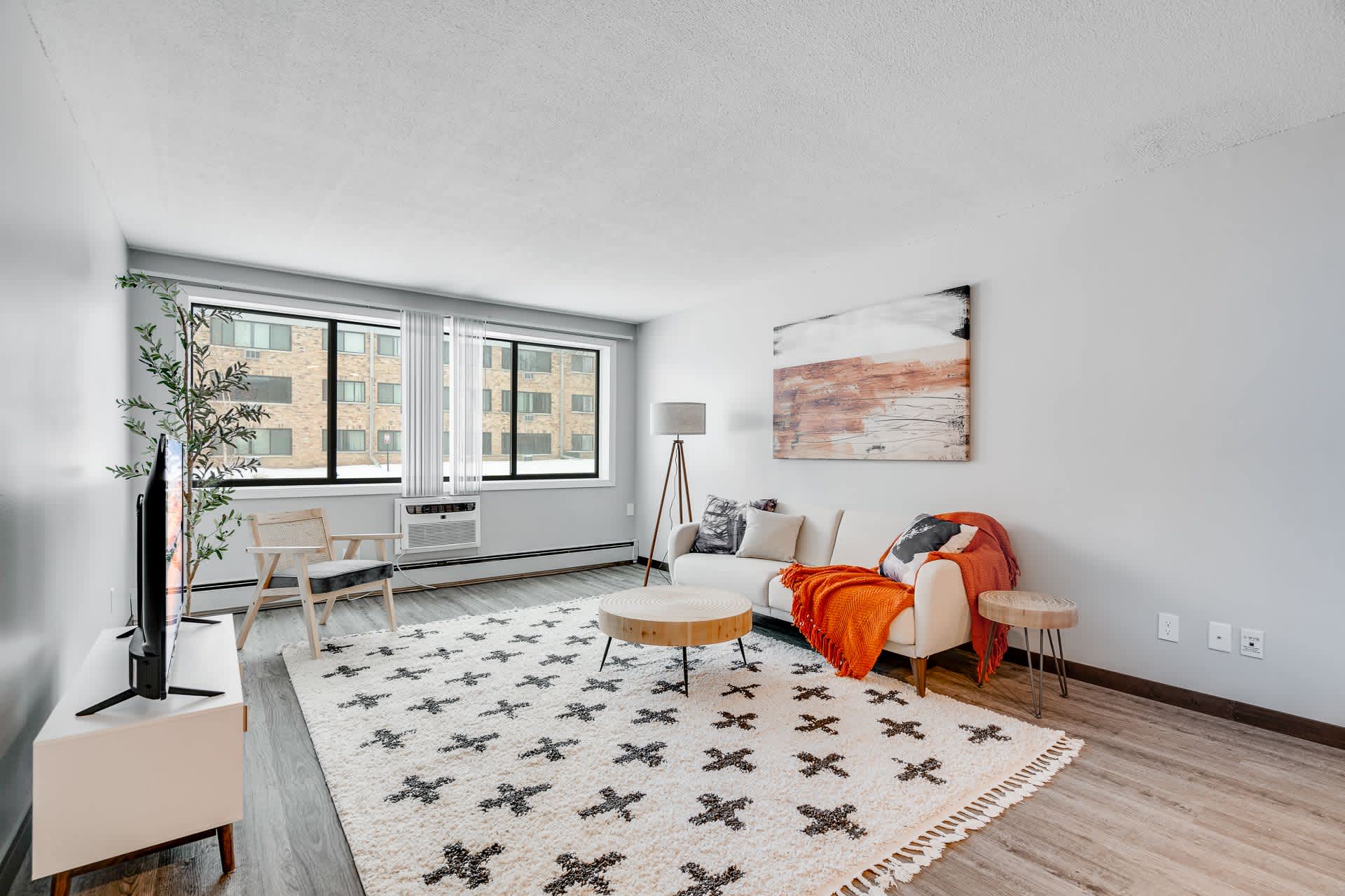 Aquila Park &amp; Royal Park Apartments – photo 1 of 23