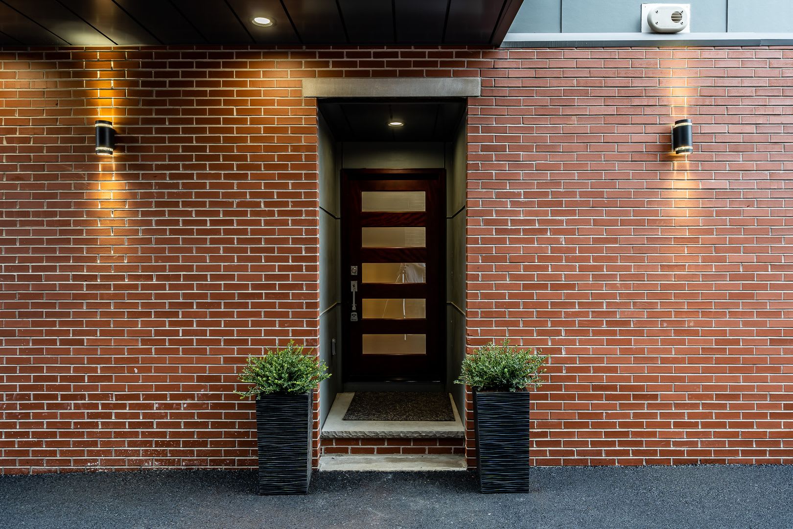 237 Tasker St – photo 1