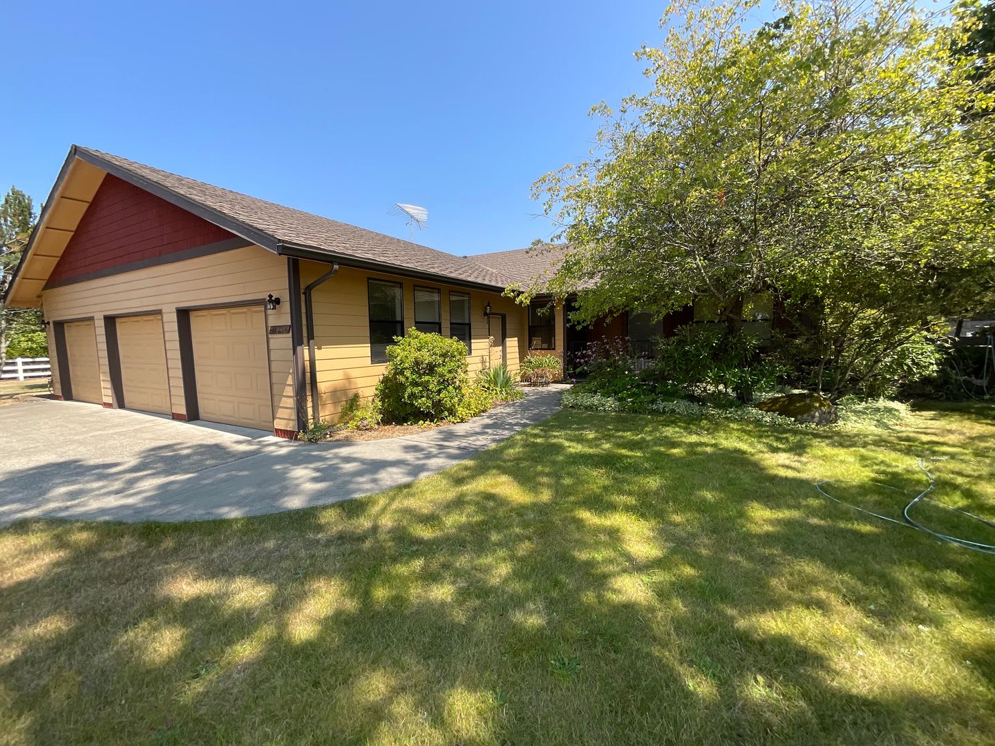 Single Level Living With A One Of A Kind Setting – photo 1 of 293