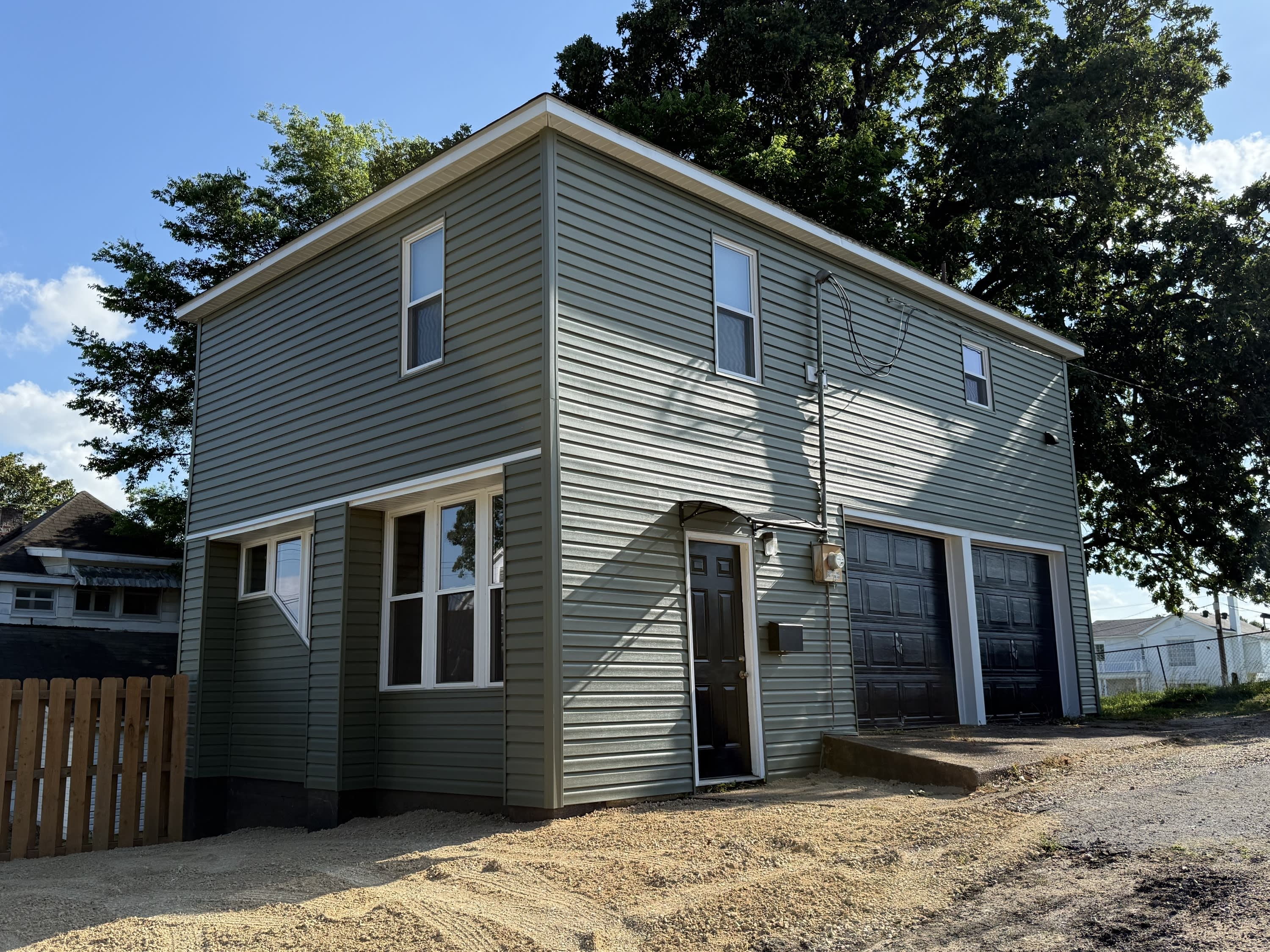 937 Vine Street Rearn A – photo 1 of 16