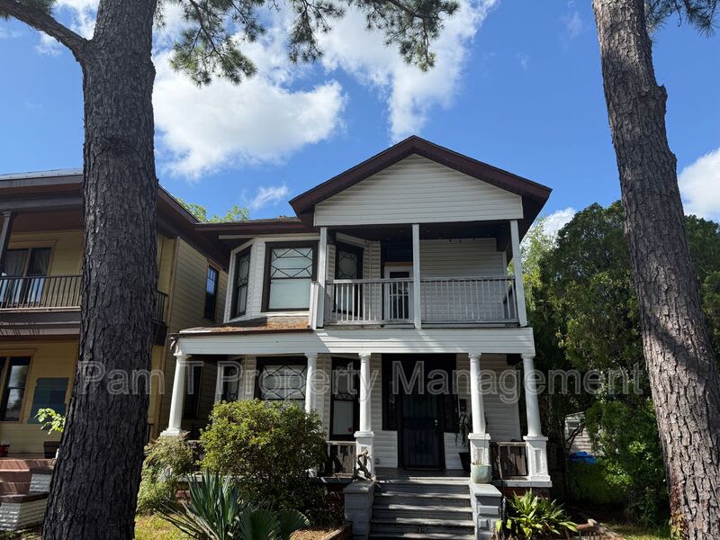 611 W 44th St – photo 1