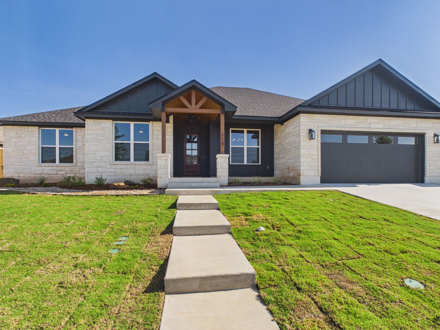 4 Bedroom 2 5 Bath Home With Luxury Finishes Statement Kitchen Private Primary Suite – photo 1 of 165