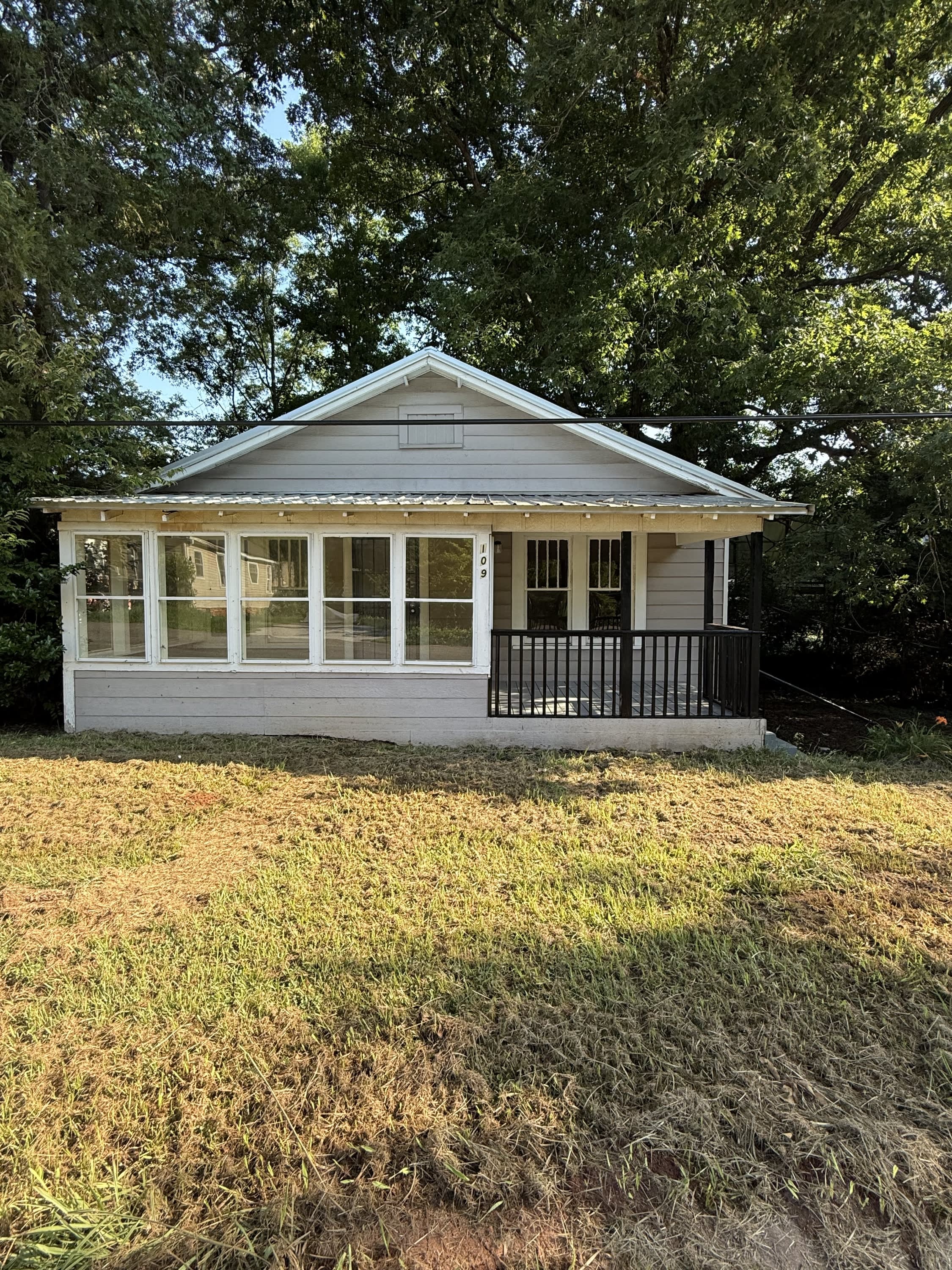 109 Oak Avenue – photo 1 of 8