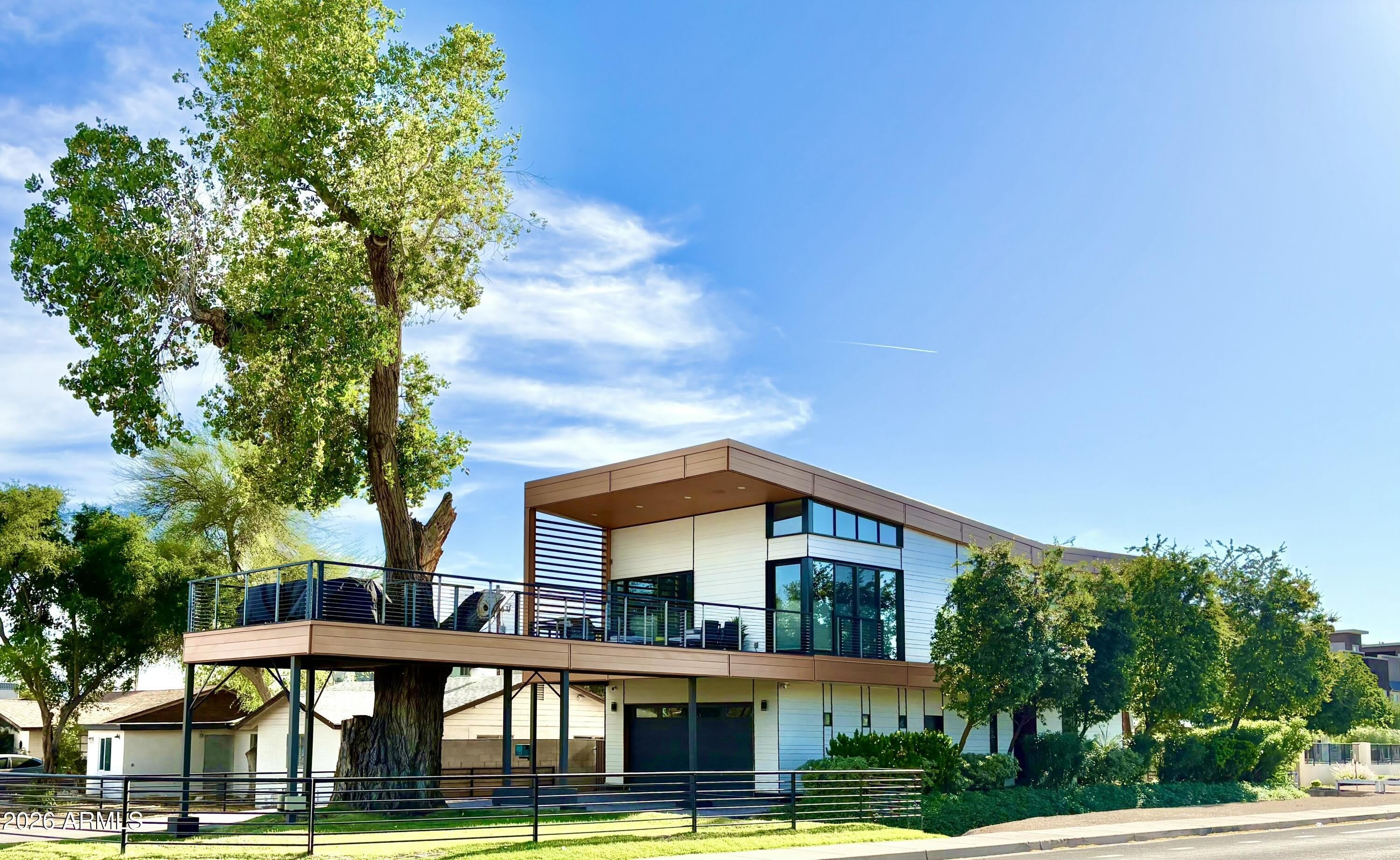 900 S UNA Avenue – photo 1