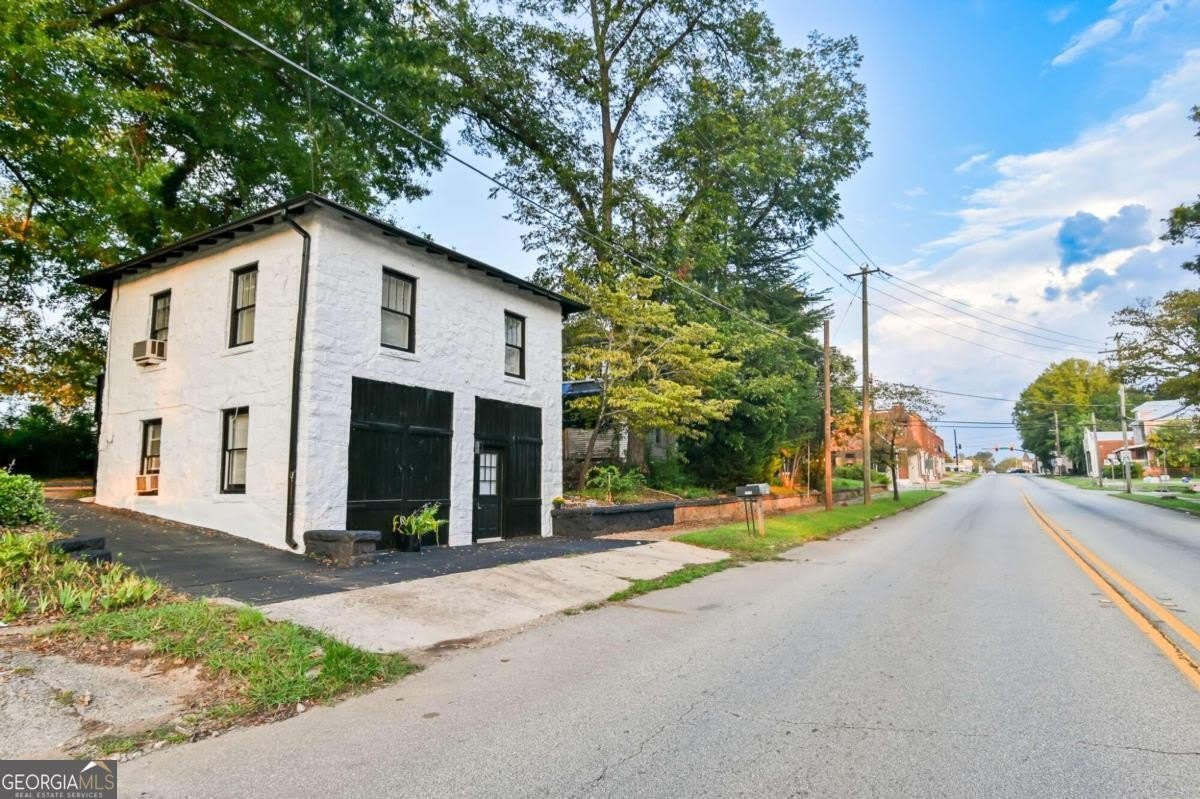 340 W Washington Street – photo 1 of 8