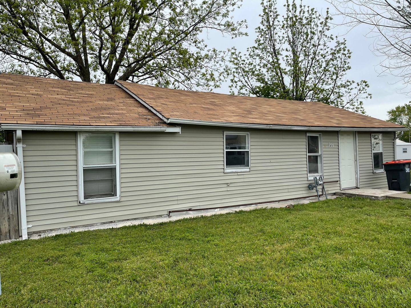 3 Bed 1 Bath Exeter – photo 1 of 6