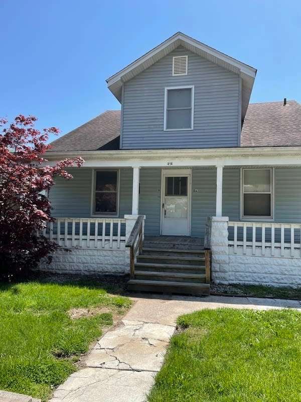 414 S 10th St – photo 1 of 7