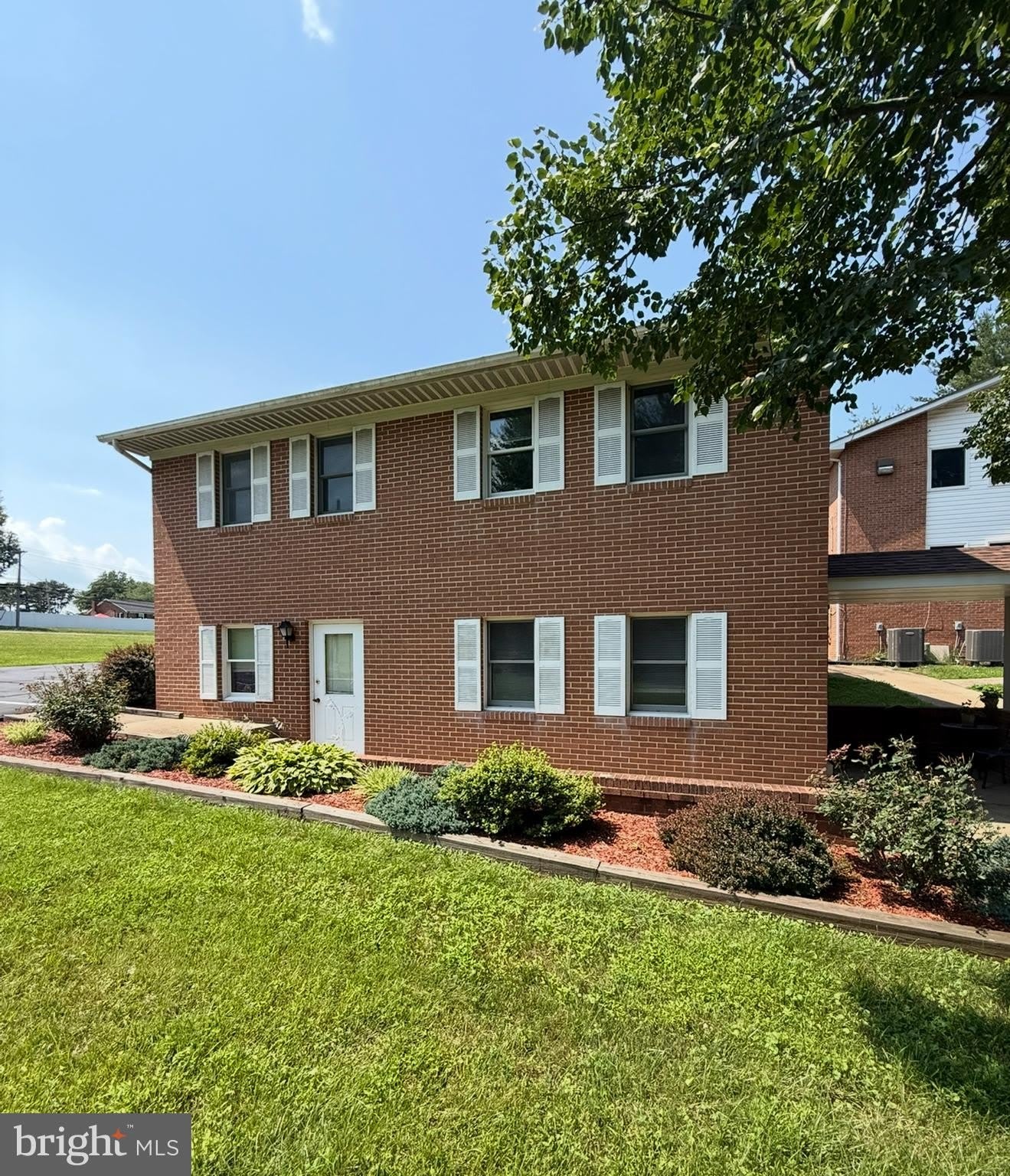 2555 SOLOMONS ISLAND Road – photo 1 of 25