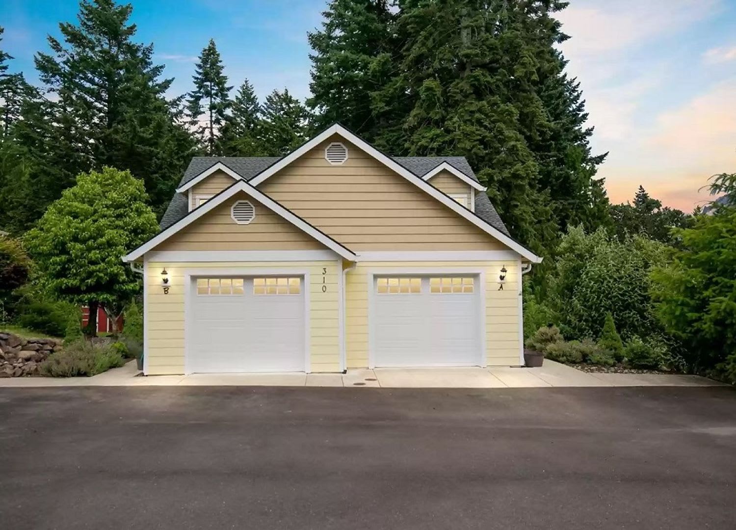 Beautiful Home in Stevenson – photo 1 of 8