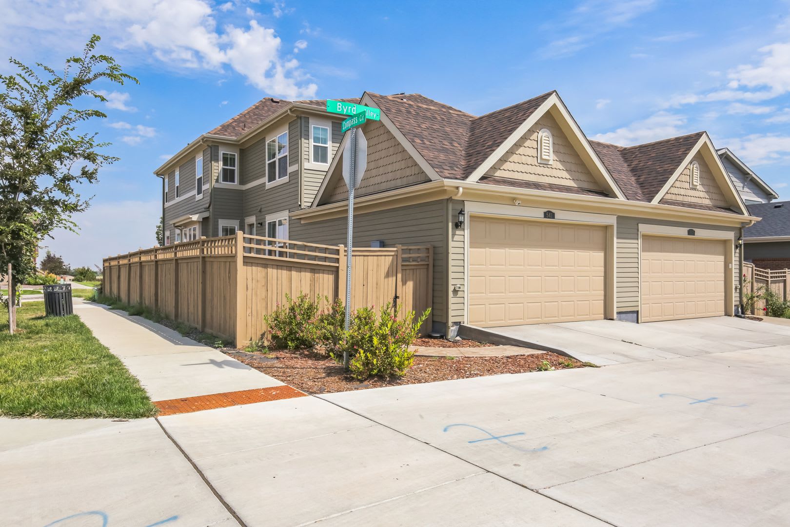 Spacious 4BR 3 Bath End-unit Townhouse with 2-Car Garage in Erie, Boulder County (BVSD) – photo 1