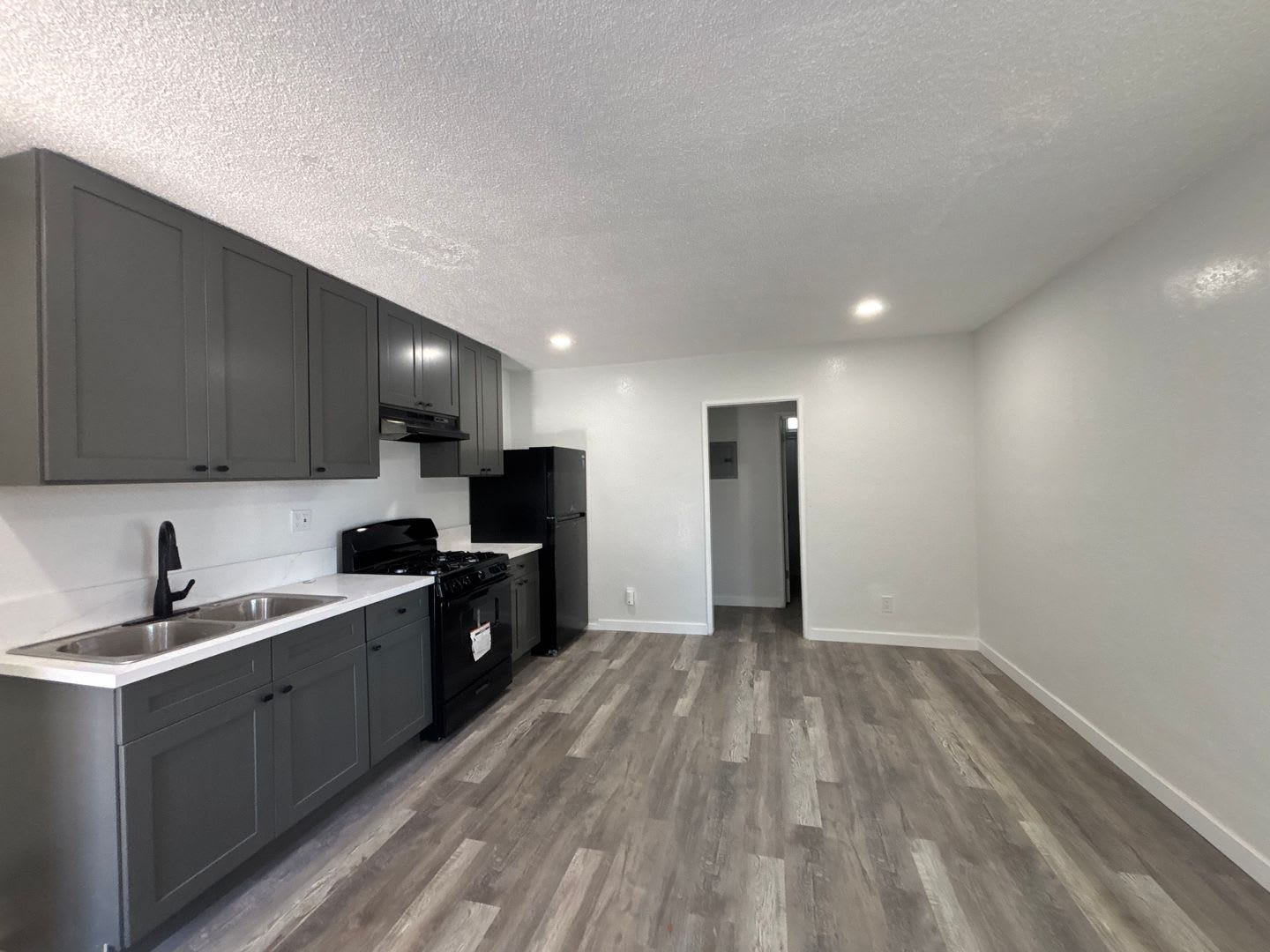 1745 Magnolia Ave. – photo 1