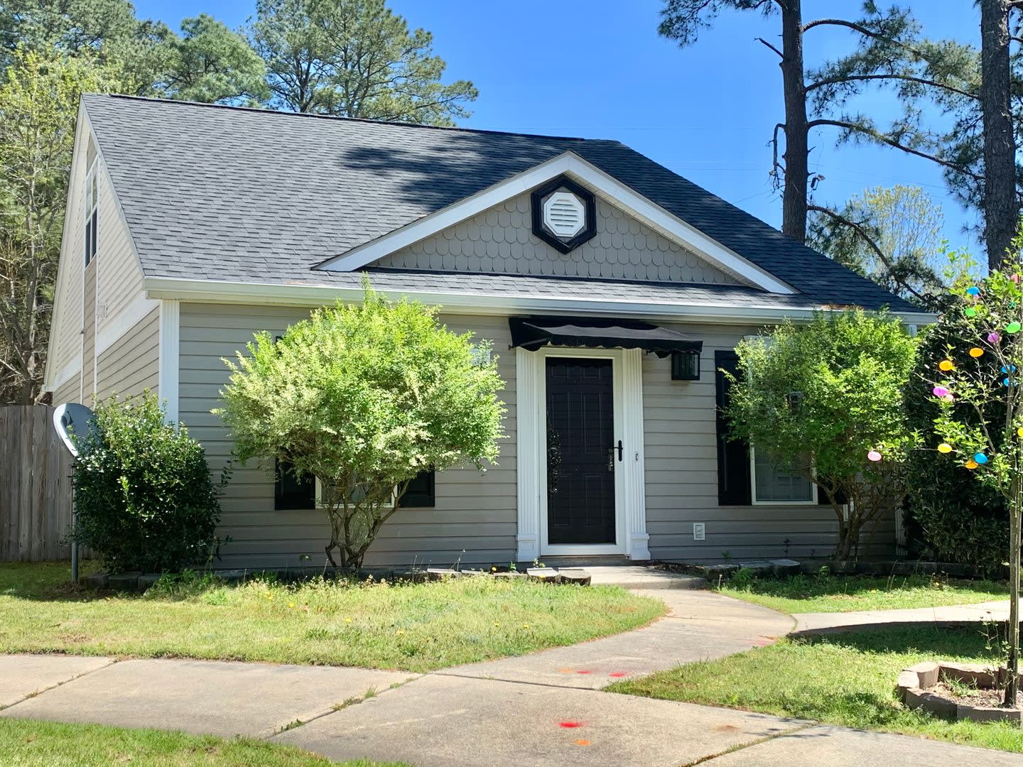 3bdrm/2ba + Single Family Home Heart of New Bern! Fenced Yard! – photo 1