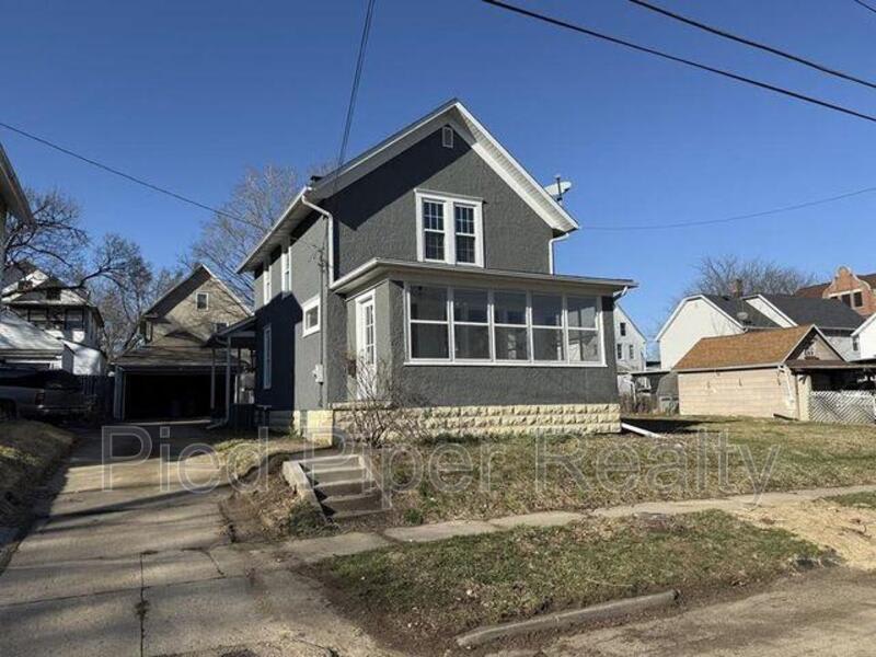 1015 S Columbia Ave – photo 1 of 11