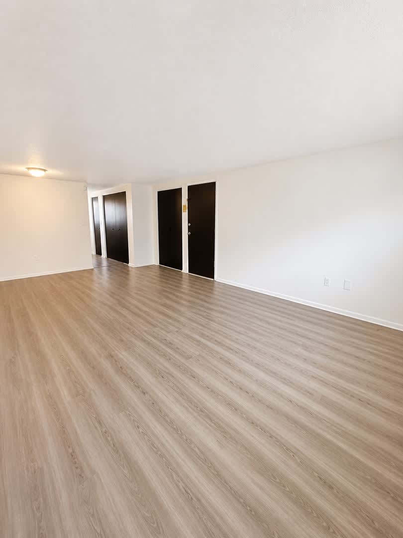2BR apartment in Beaver, PA!! Prime Location!! Corner of Market and 5th – photo 1 of 13
