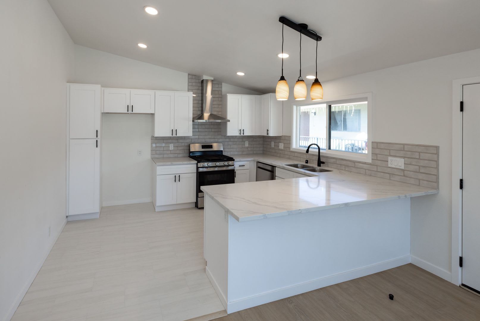 34101 El Encanto Ave – photo 1 of 17
