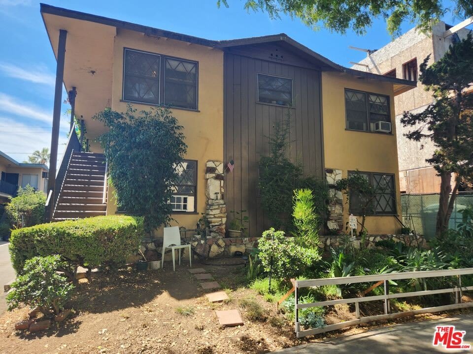 939 N Stanley Ave – photo 1 of 5