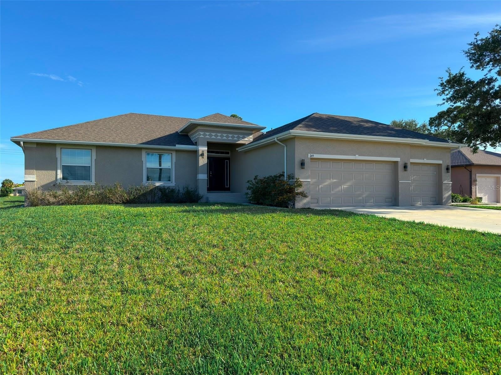 249 ROTONDA Boulevard W – photo 1 of 19