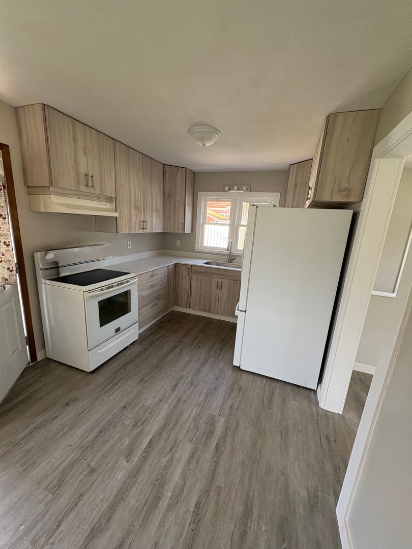 UPDATED 3 Bedroom 1 Bathroom single family home – photo 1