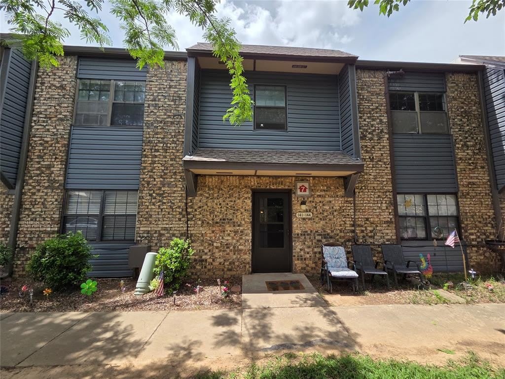401 SE 12th Street – photo 1 of 12