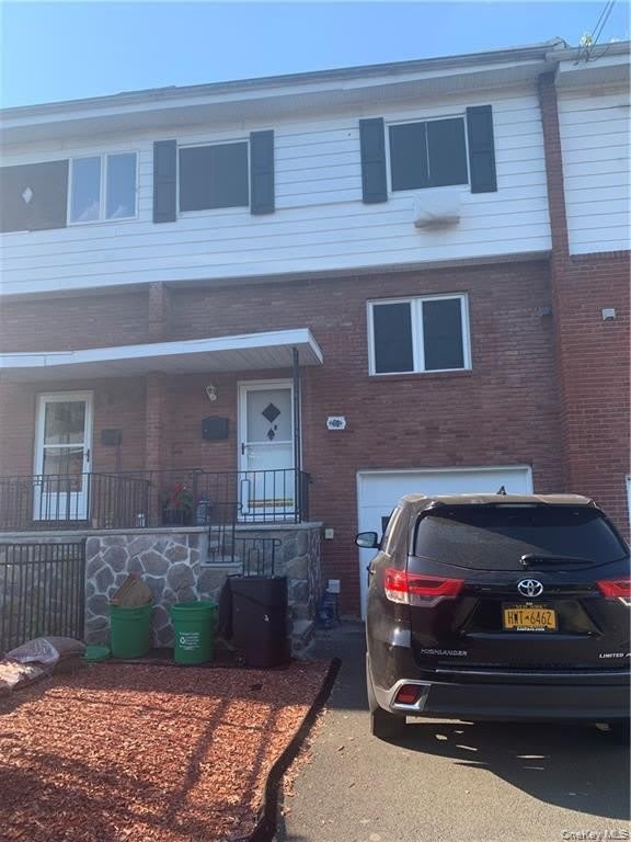 60 Halgren Crescent – photo 1 of 9
