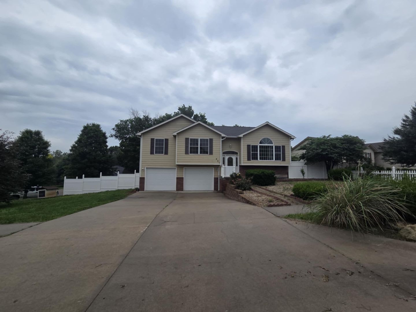 Gorgeous Corner lot Home for Rent! – photo 1
