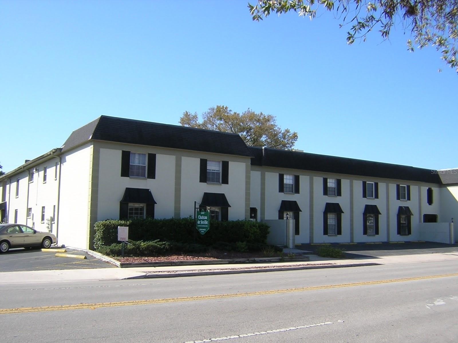 2808 W AZEELE – photo 1