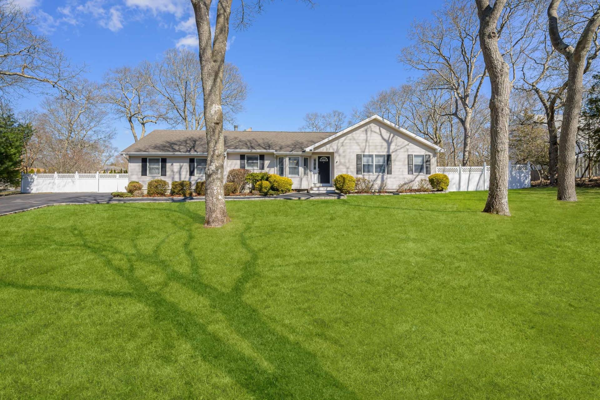 14 Sandalwood Court – photo 1 of 15