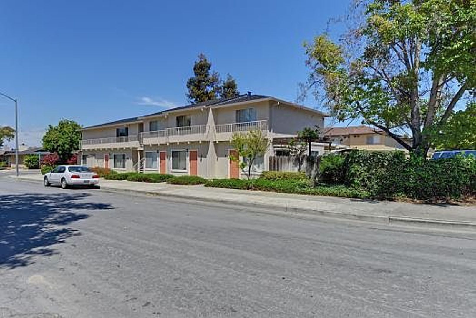2 Bed 1 Bathroom Apartment – photo 1 of 4
