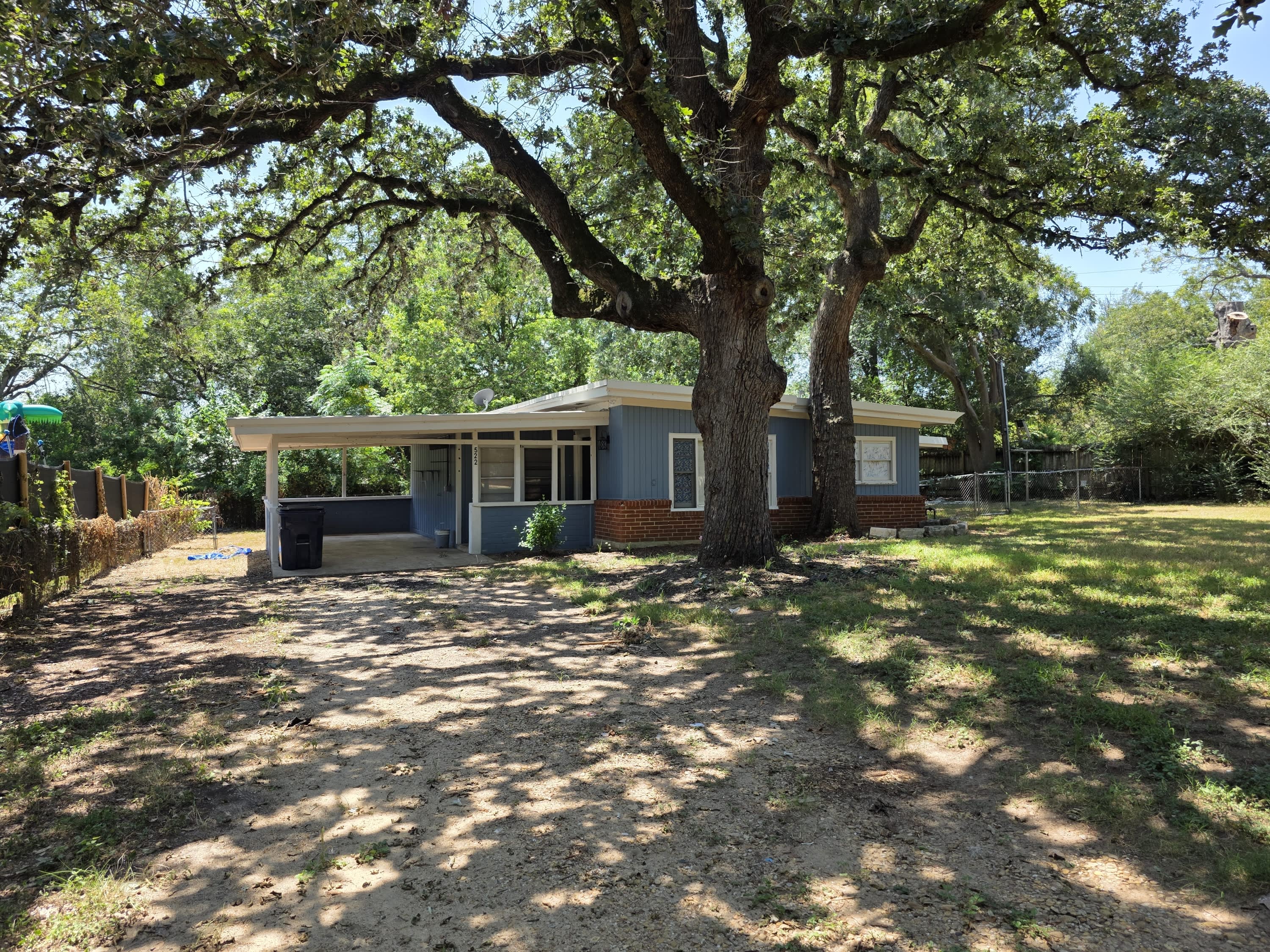 522 East Davilla Avenue – photo 1 of 59