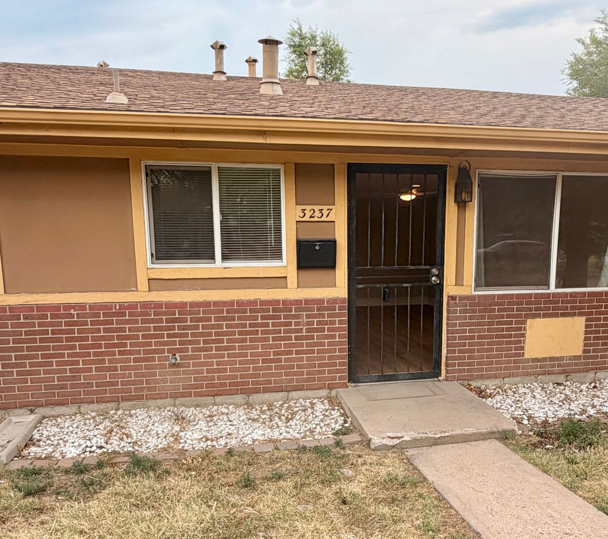 Stylishly Updated 2Br Townhome Near City Park Denver – photo 1