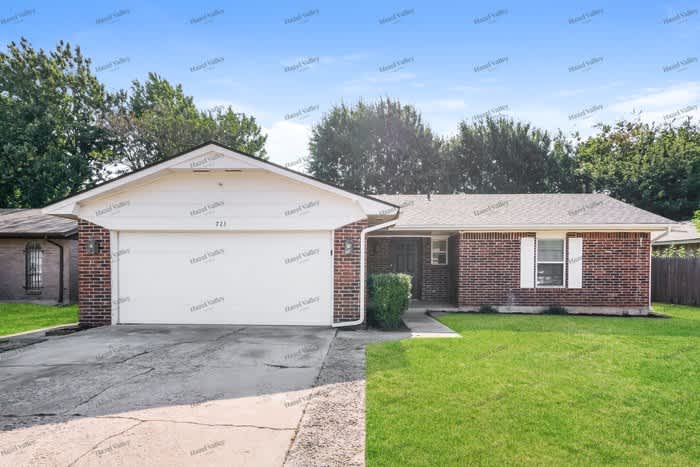 723 Garden Grove – photo 1