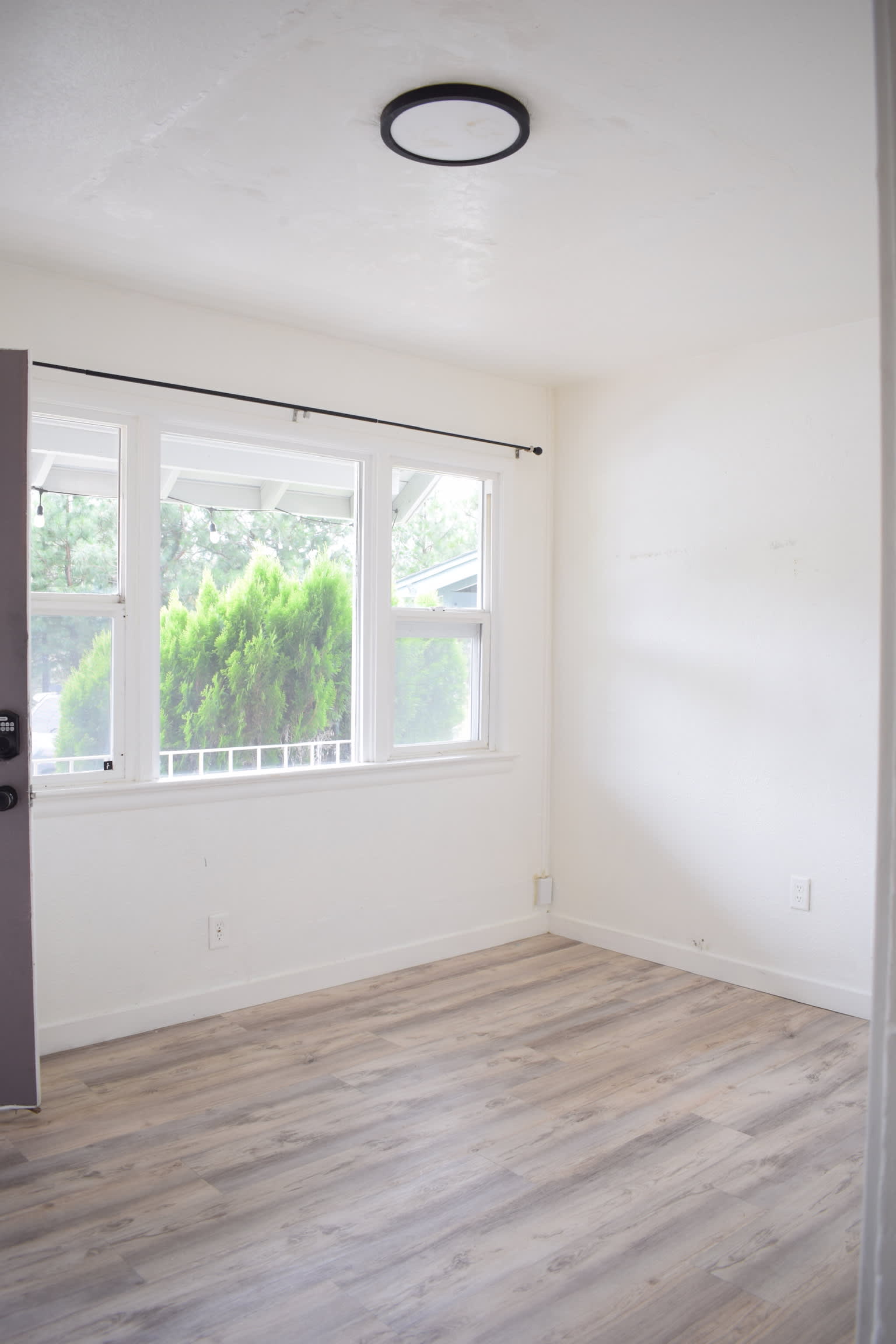 550 Shastina Drive – photo 1 of 13